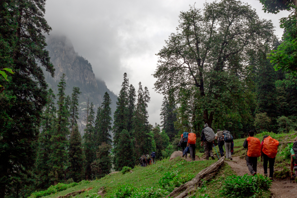 hampta pass trek in winter