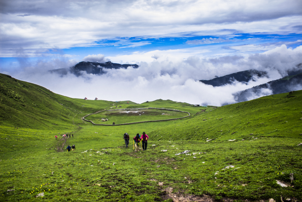 roopkund trek in december