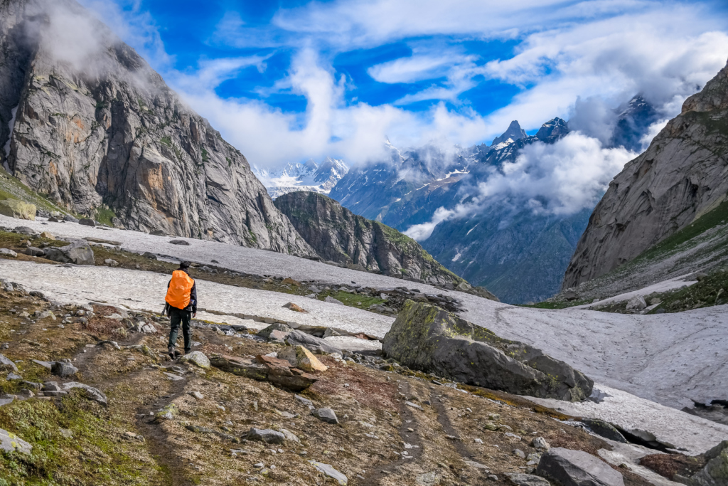 manali to hampta pass trek distance