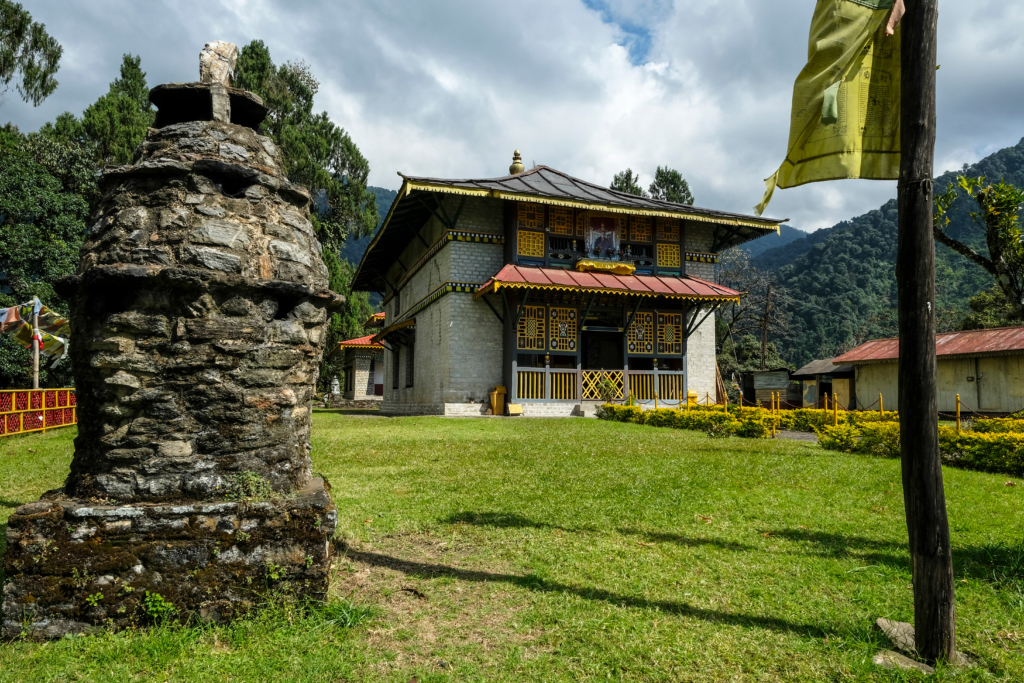 goechala trek height in feet