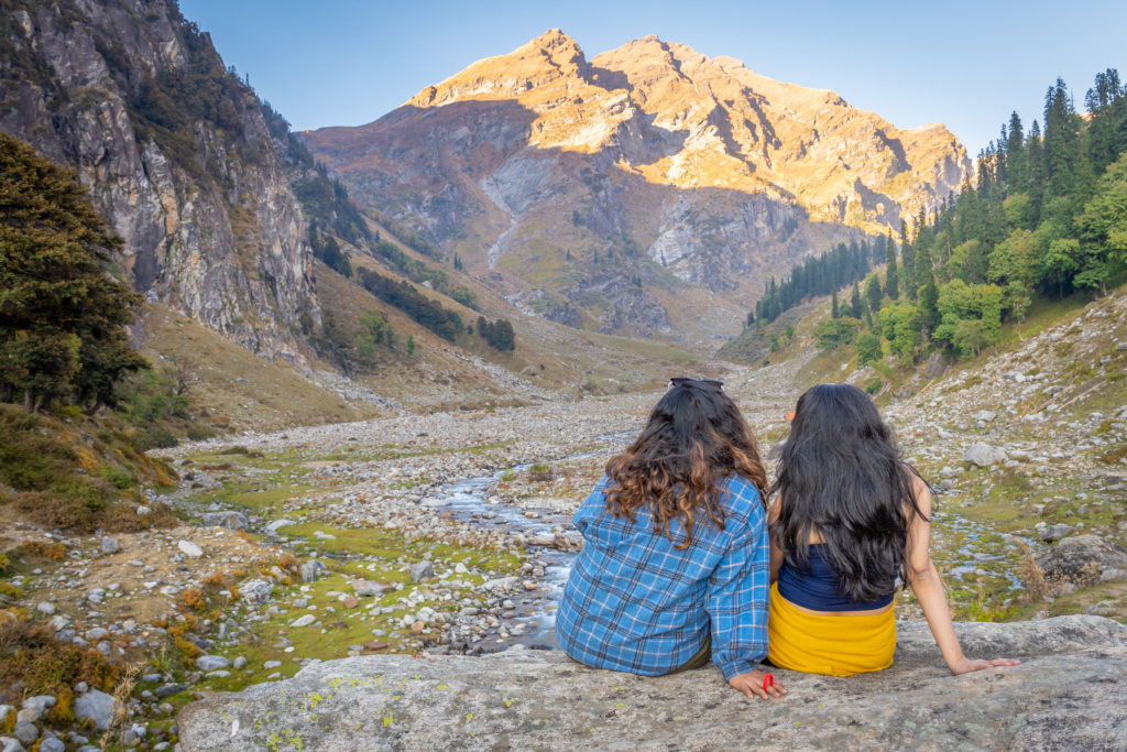 hampta pass trek in winter