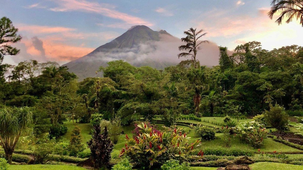 trips to costa rica from toronto