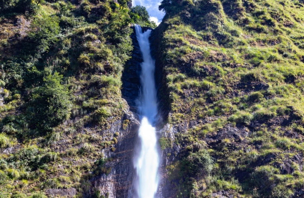best waterfalls in Uttarakhand