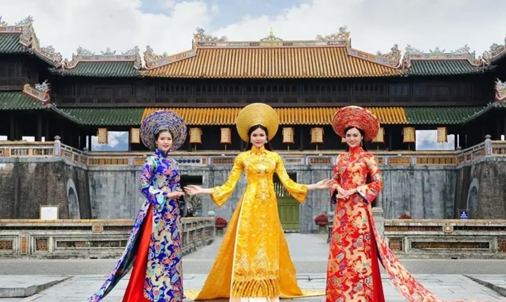 Vietnam temples etiquettes