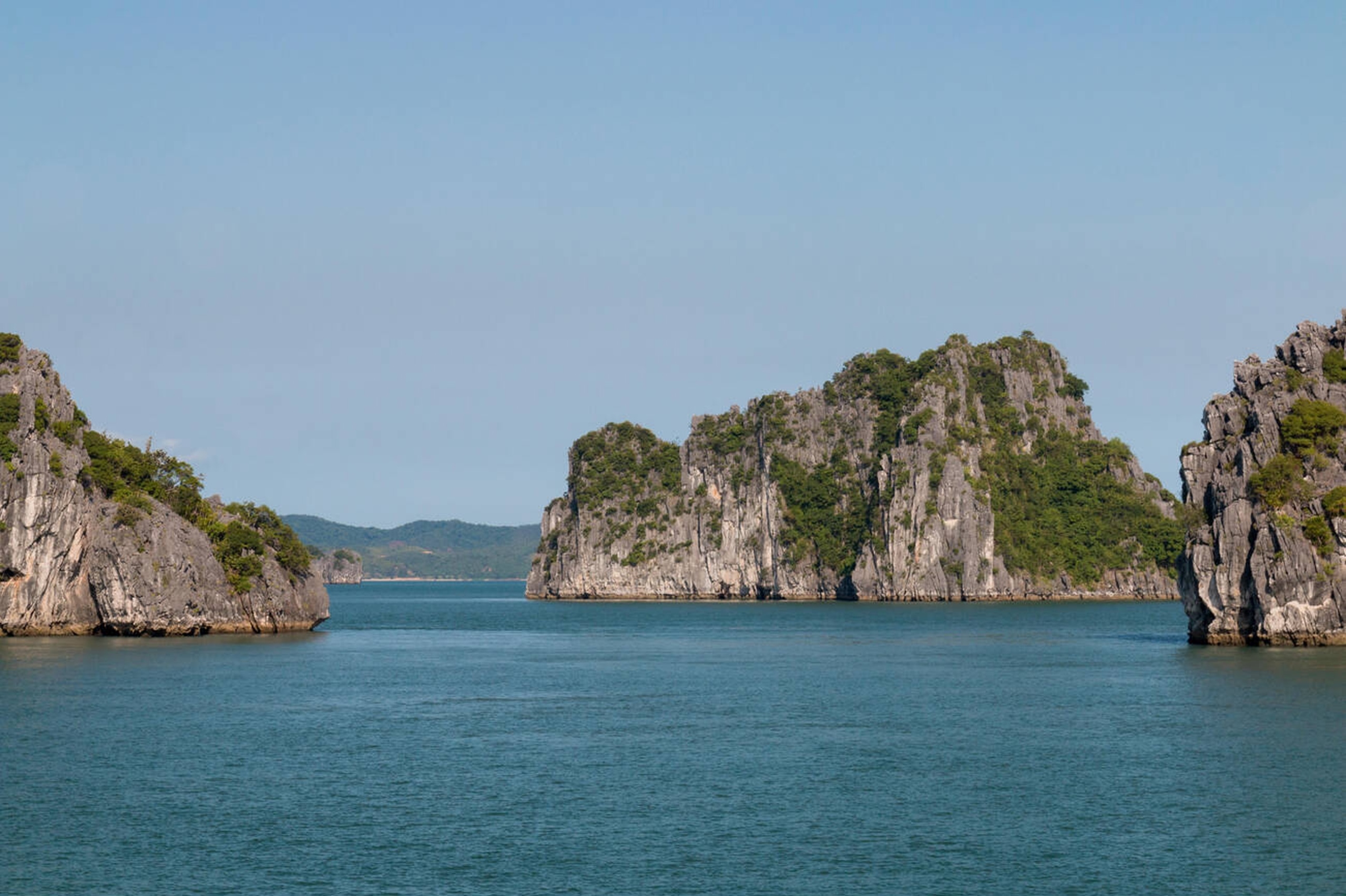 Bai Tu Long Bay