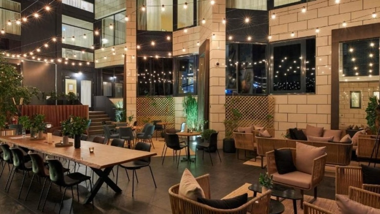 Common Tourist Mistakes Indians Make in European Restaurants