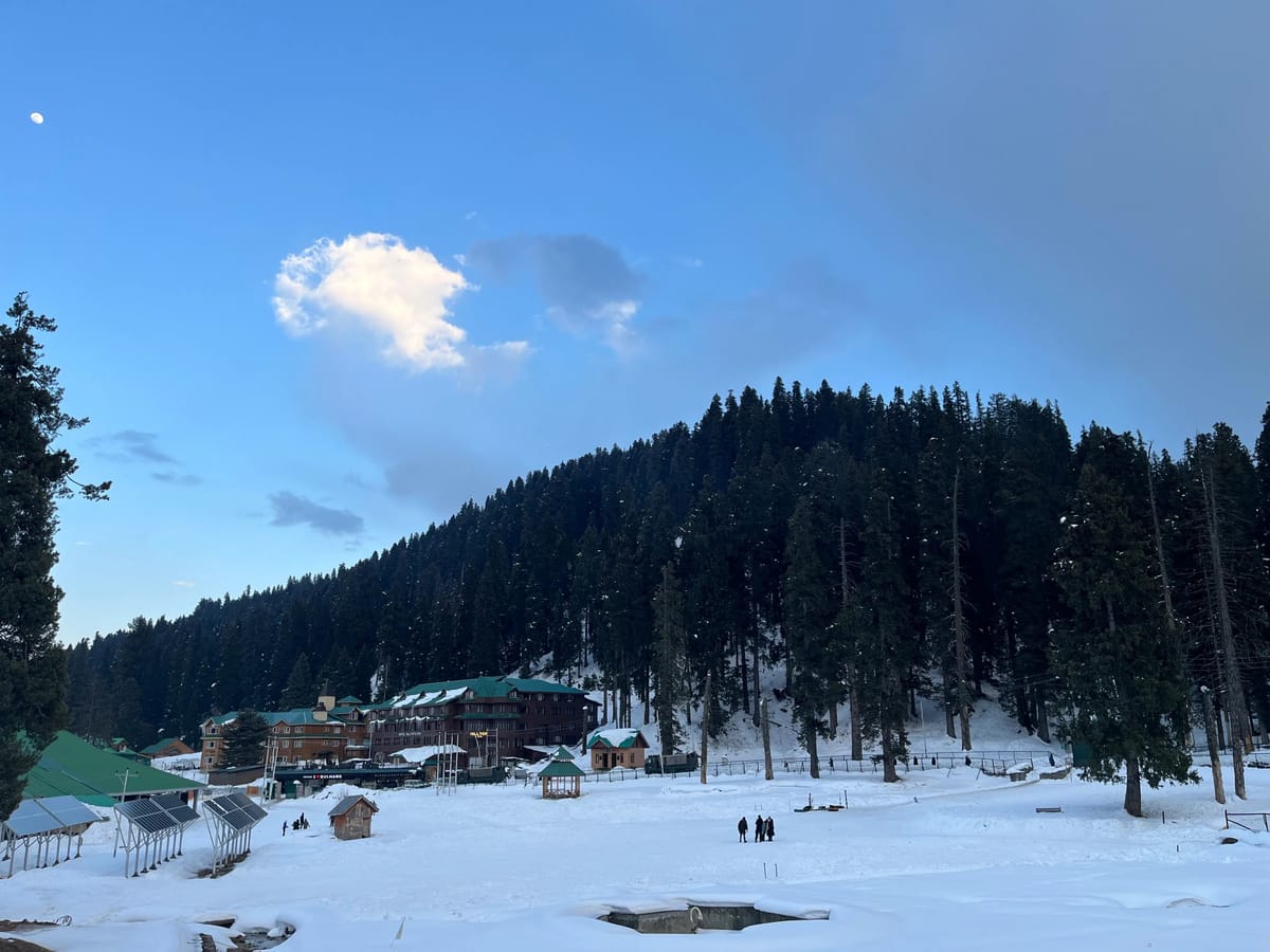 Through Kashmir's Valleys with Thrillophilia: Dipanwita and Meha's Journey