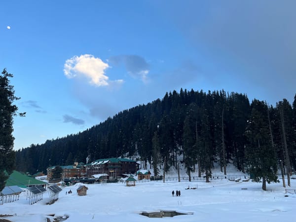 Through Kashmir's Valleys with Thrillophilia: Dipanwita and Meha's Journey